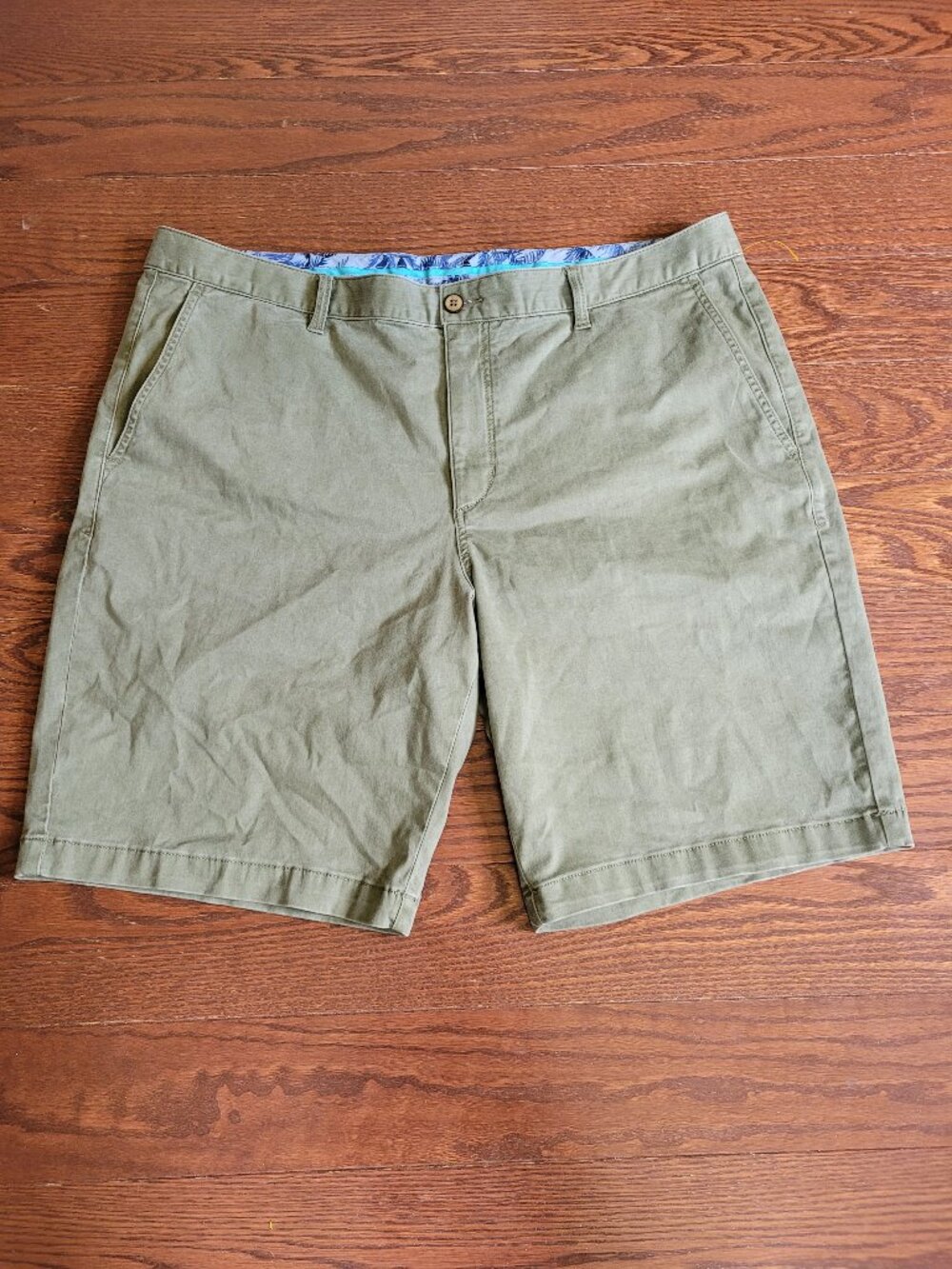 Tommy Bahama Men's Shorts Size 40 Olive Cotton Tencel Blend Flat Front Chino
